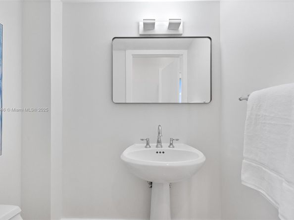 808 Brickell Key Dr 3901, Miami FL 33131