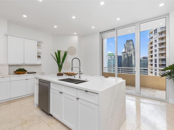 808 Brickell Key Dr 3901, Miami FL 33131