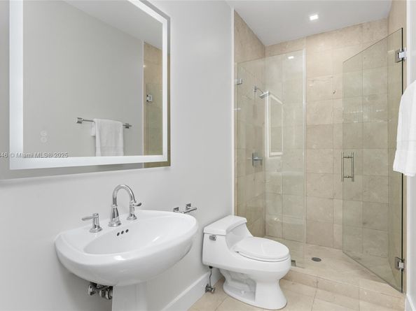 808 Brickell Key Dr 3901, Miami FL 33131