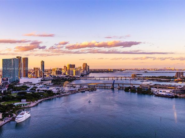 808 Brickell Key Dr 3901, Miami FL 33131