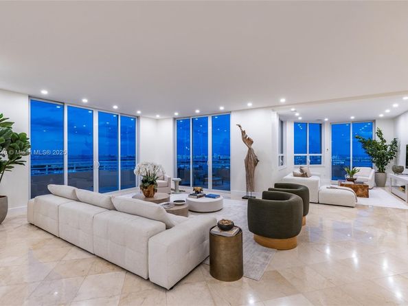 808 Brickell Key Dr 3901, Miami FL 33131