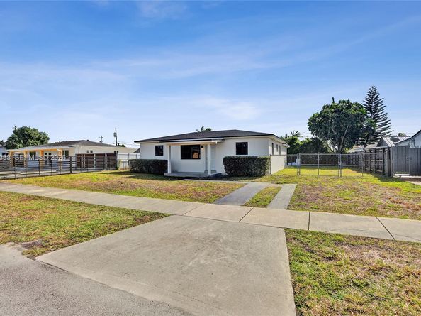 10100 SW 38th Ter, Miami FL 33165