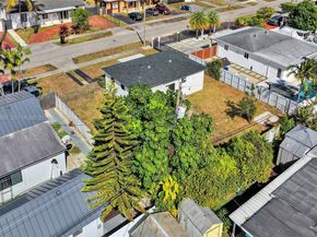 10100 SW 38th Ter, Miami FL 33165