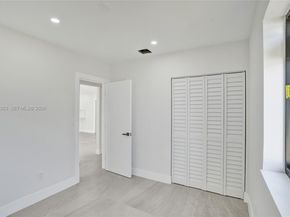 10100 SW 38th Ter, Miami FL 33165