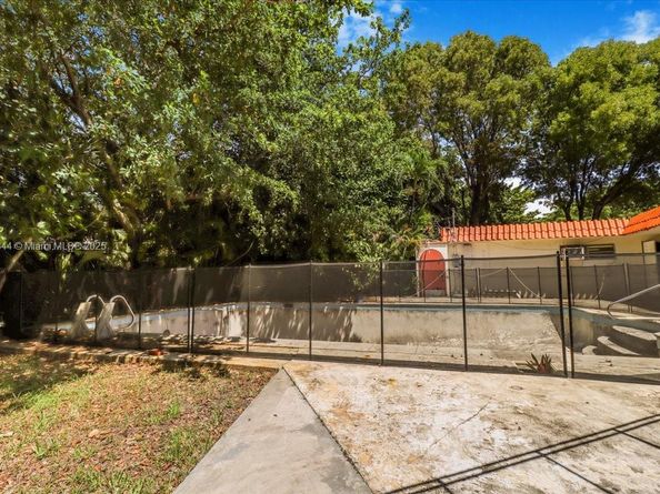 5900 NE 5th Ave, Miami FL 33137