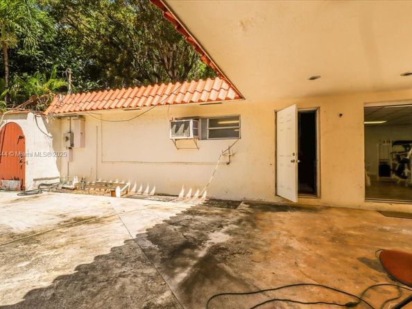5900 NE 5th Ave, Miami FL 33137