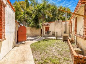 5900 NE 5th Ave, Miami FL 33137