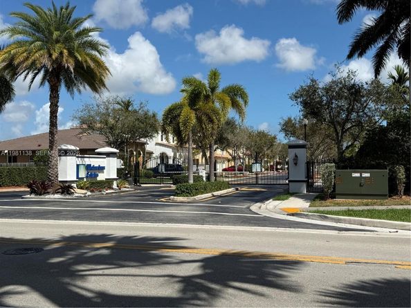 4045 NE 15th St, Homestead FL 33033