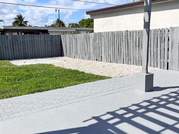 1321 NE 43rd Ct, Pompano Beach FL 33064
