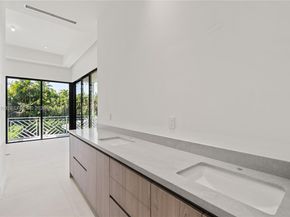 2710 S Le Jeune Rd, Coral Gables FL 33134