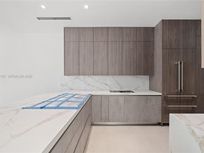 2710 S Le Jeune Rd, Coral Gables FL 33134