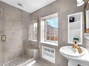 4440 NE 23rd Ave, Lighthouse Point FL 33064