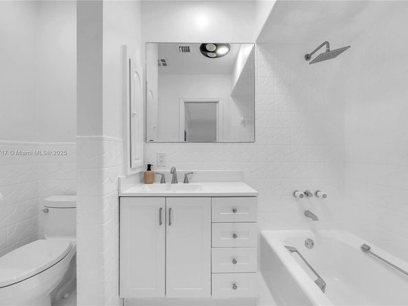 4440 NE 23rd Ave, Lighthouse Point FL 33064