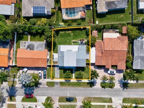 1016 NE 4th Ct, Hallandale Beach FL 33009