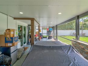 1016 NE 4th Ct, Hallandale Beach FL 33009