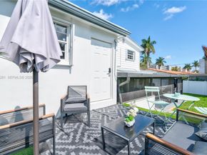 1016 NE 4th Ct, Hallandale Beach FL 33009