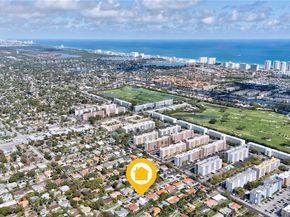 1016 NE 4th Ct, Hallandale Beach FL 33009
