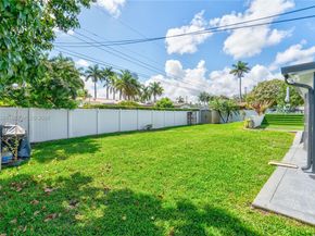 1016 NE 4th Ct, Hallandale Beach FL 33009