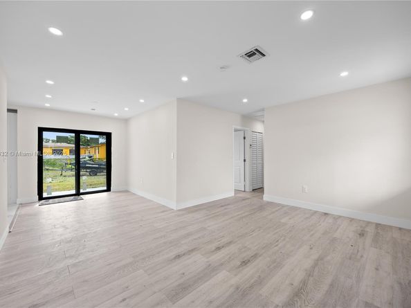 3850 NW 188th St, Miami Gardens FL 33055