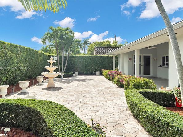 11472 SW 28th Ter, Miami FL 33165