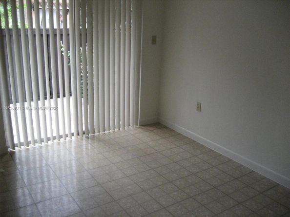 10806 N Kendall Dr P26, Miami FL 33176