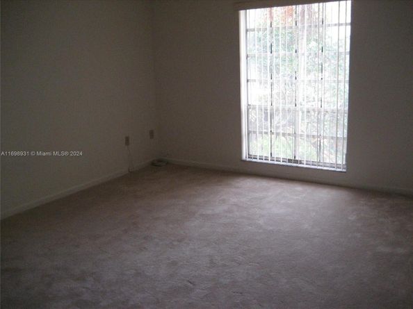 10806 N Kendall Dr P26, Miami FL 33176