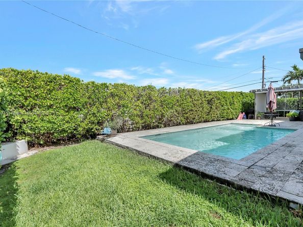 1824 SW 100th Ave, Miami FL 33165