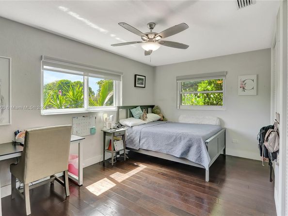 1824 SW 100th Ave, Miami FL 33165