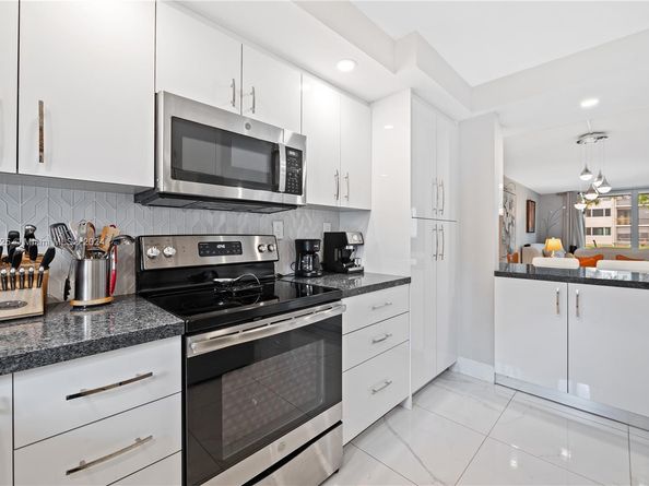 711 S Hollybrook Dr 109, Pembroke Pines FL 33025