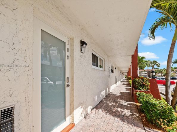 711 S Hollybrook Dr 109, Pembroke Pines FL 33025