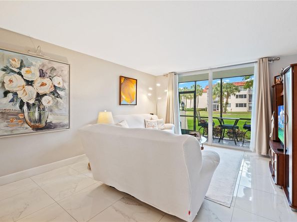 711 S Hollybrook Dr 109, Pembroke Pines FL 33025