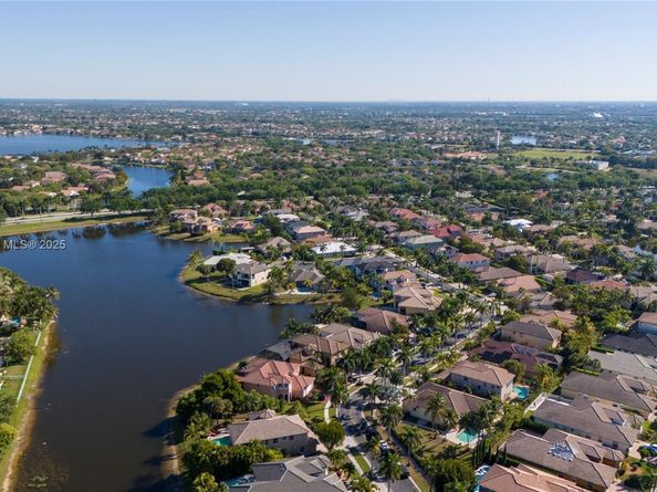 18991 SW 32nd St, Miramar FL 33029