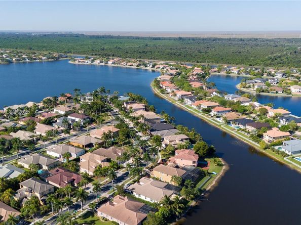 18991 SW 32nd St, Miramar FL 33029
