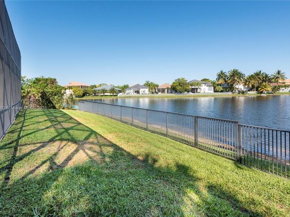 18991 SW 32nd St, Miramar FL 33029