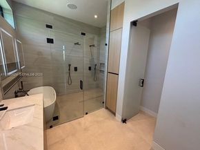 2161 NE 124th St, North Miami FL 33181