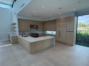 2161 NE 124th St, North Miami FL 33181