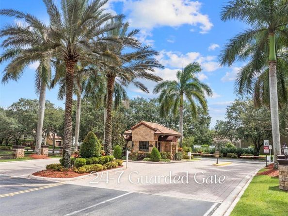 6713 NW 80th Mnr, Parkland FL 33067