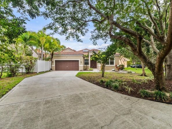 6713 NW 80th Mnr, Parkland FL 33067