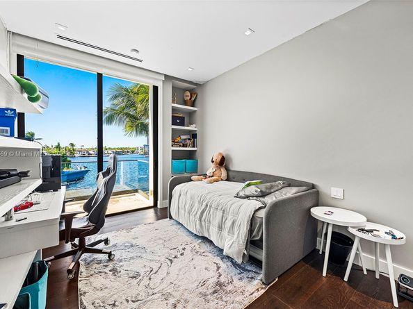 16470 NE 30th Ave, North Miami Beach FL 33160