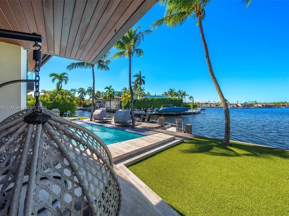 16470 NE 30th Ave, North Miami Beach FL 33160