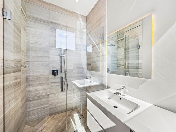 16470 NE 30th Ave, North Miami Beach FL 33160