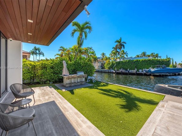 16470 NE 30th Ave, North Miami Beach FL 33160