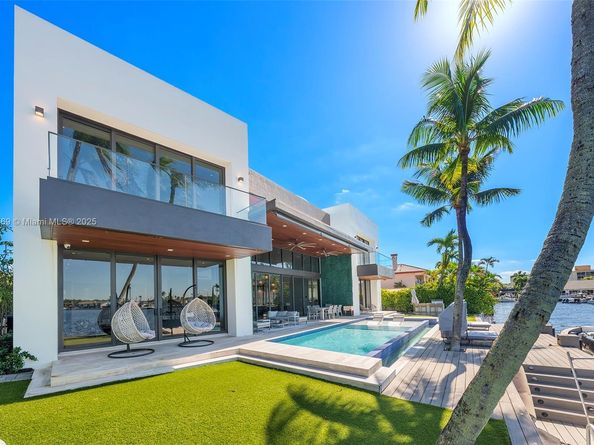 16470 NE 30th Ave, North Miami Beach FL 33160