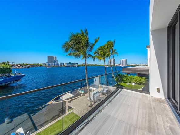 16470 NE 30th Ave, North Miami Beach FL 33160