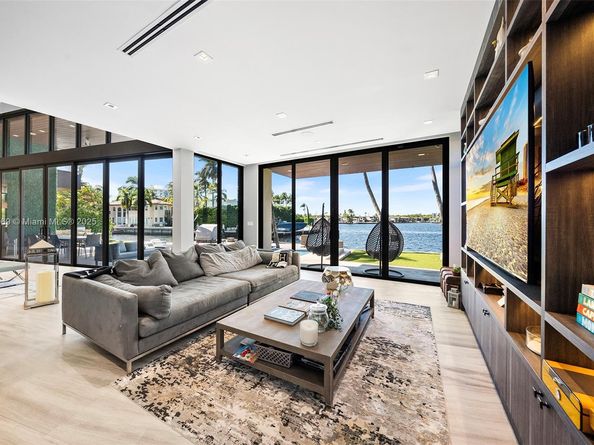 16470 NE 30th Ave, North Miami Beach FL 33160