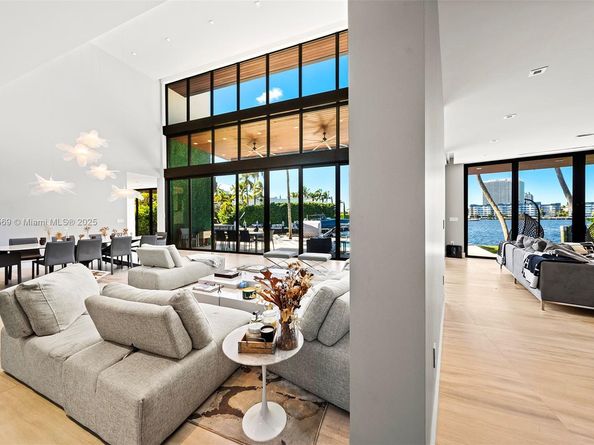 16470 NE 30th Ave, North Miami Beach FL 33160