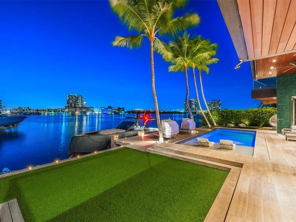 16470 NE 30th Ave, North Miami Beach FL 33160