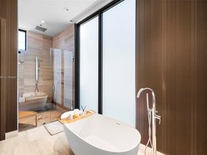 16470 NE 30th Ave, North Miami Beach FL 33160