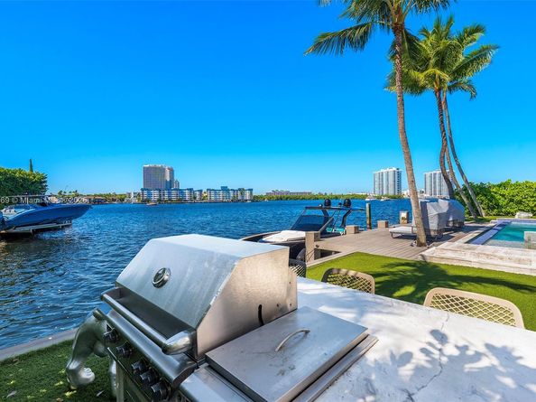 16470 NE 30th Ave, North Miami Beach FL 33160