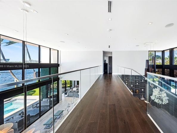 16470 NE 30th Ave, North Miami Beach FL 33160